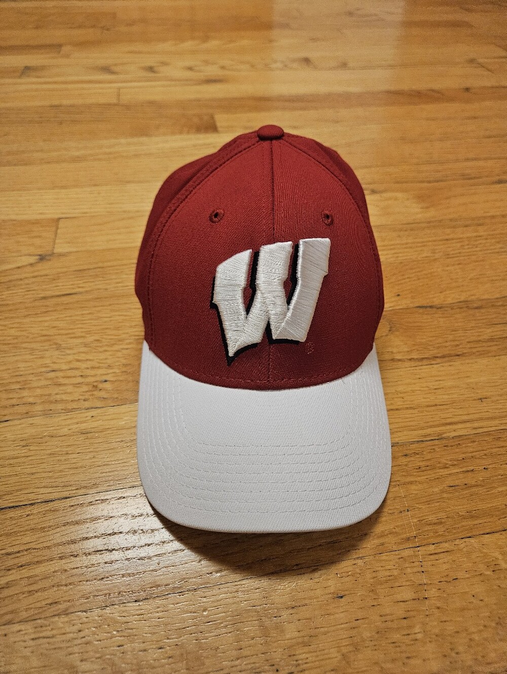 University Of Wisconsin Badger Adidas Baseball Hat Size L/XL